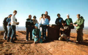 AyersRock03.jpg (41843 bytes)