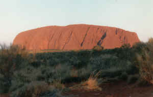 AyersRock04.jpg (52975 bytes)